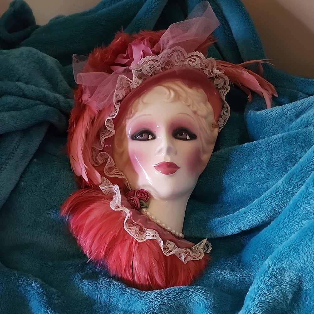 Vintage Style Pink Feathered Hat with Lace
